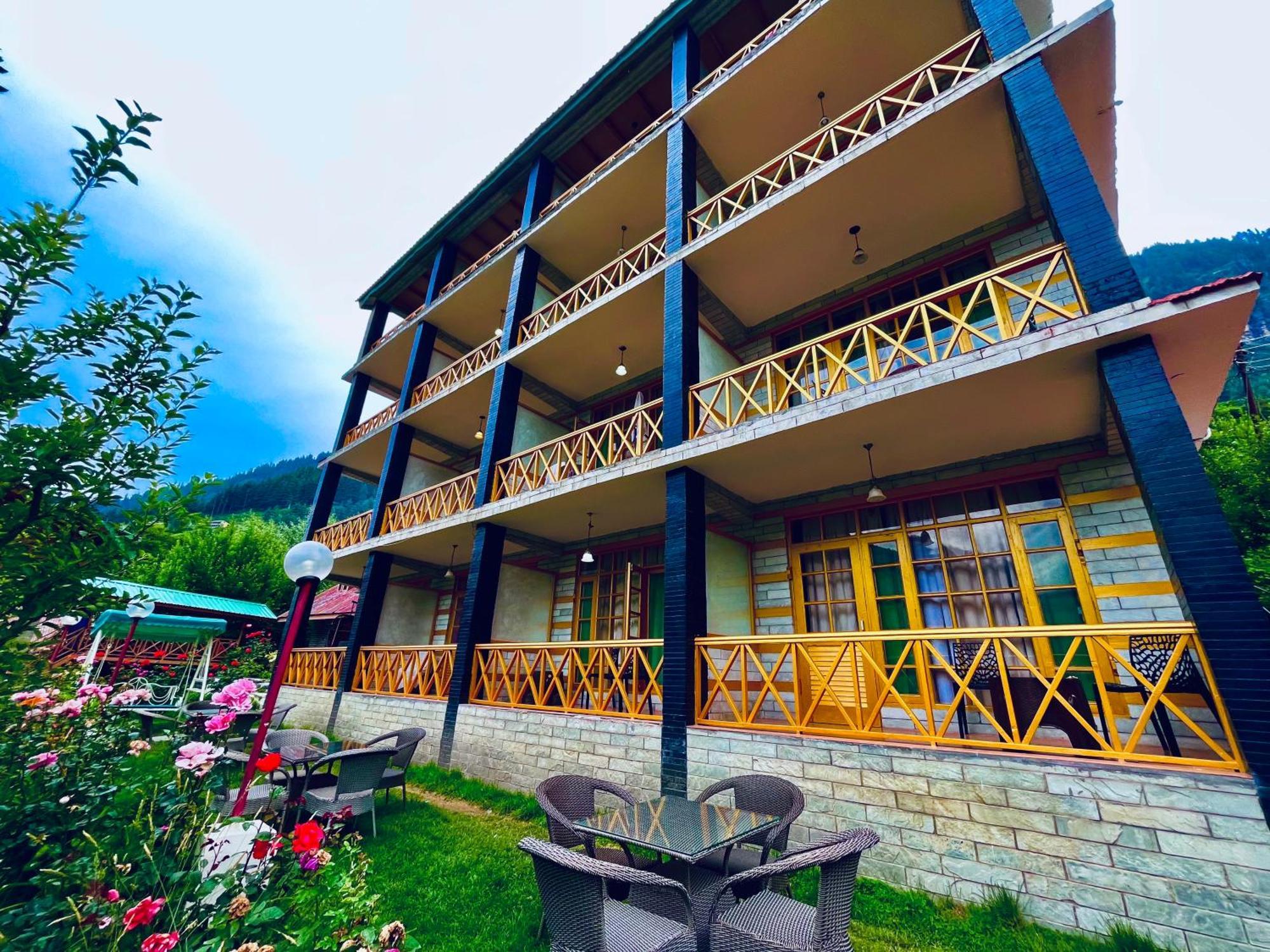 Naina Deventure Resort, Manali - Premium Rooms With Centrally Heated & Scenic View 외부 사진