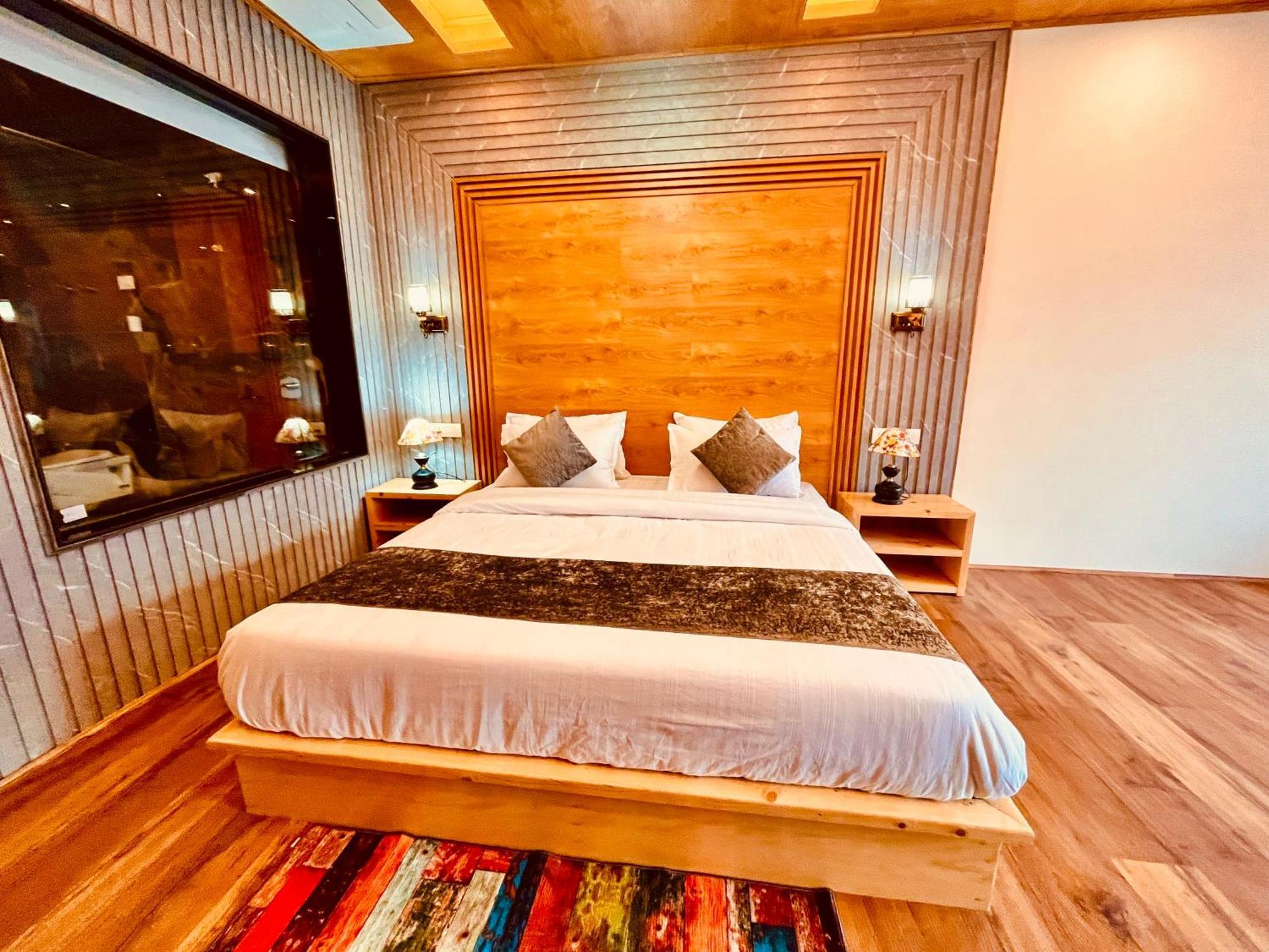 Naina Deventure Resort, Manali - Premium Rooms With Centrally Heated & Scenic View 외부 사진